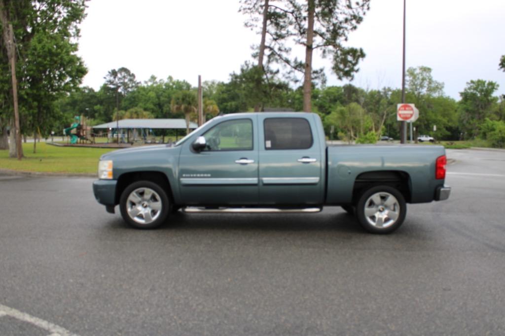 2011 Chevrolet Silverado 1500 LT photo 3