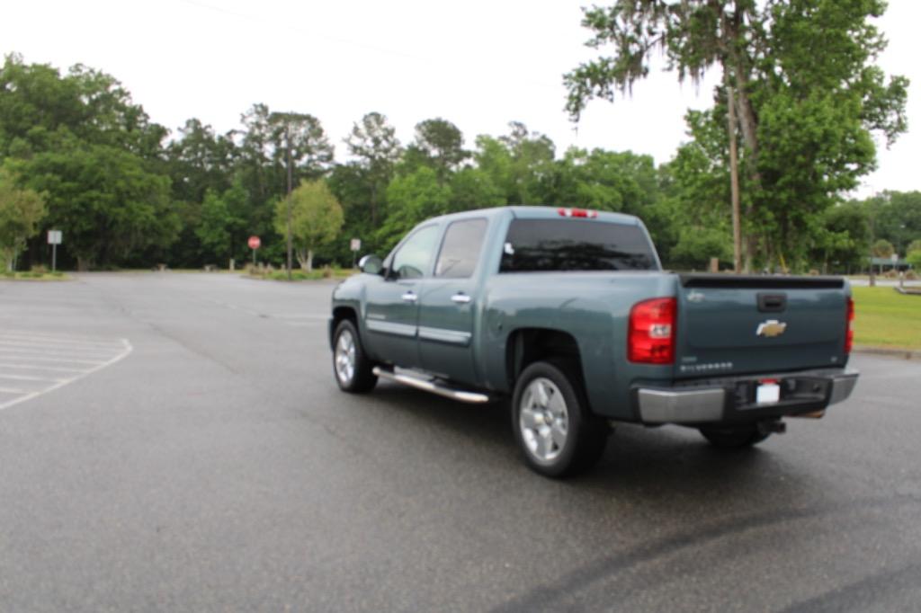 2011 Chevrolet Silverado 1500 LT photo 4