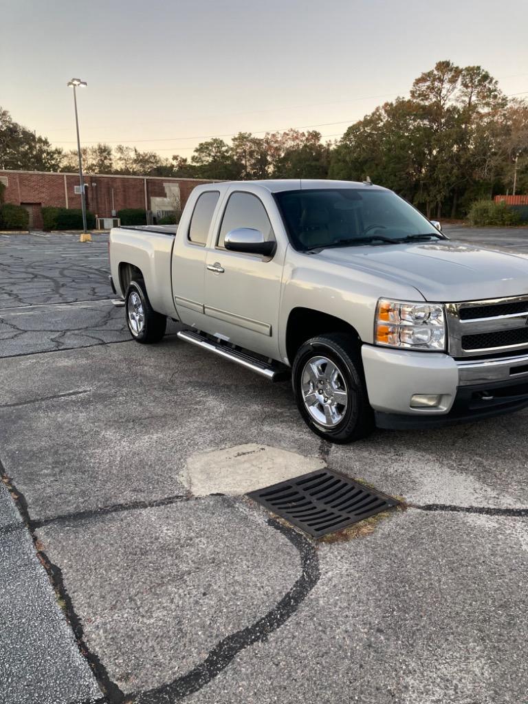 2011 Chevrolet Silverado 1500 LT photo 7